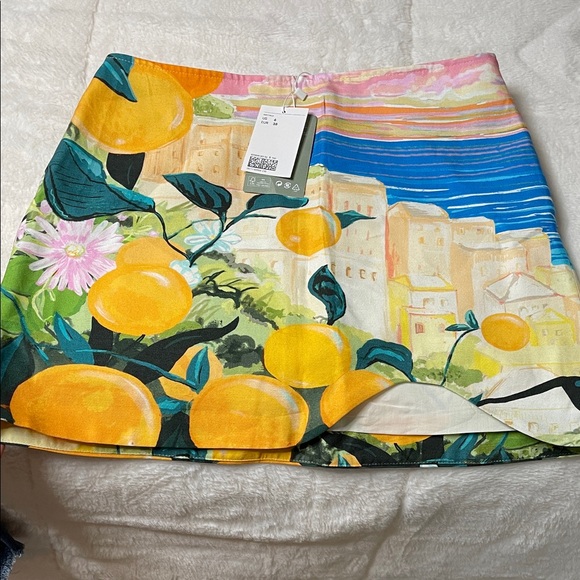 H&M Dresses & Skirts - NWT H&M Colorful Mini Skirt
